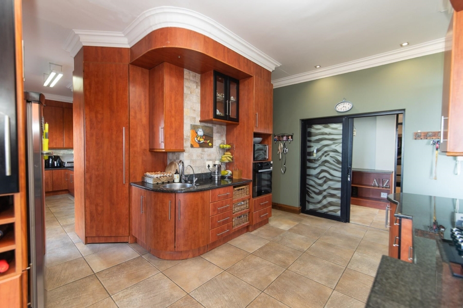 6 Bedroom Property for Sale in Lovemore Heights Estate Eastern Cape